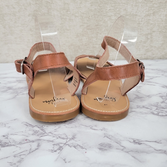 Monkey Feet Brown Leather Scalloped Sandals NEW - Picture 4 of 8